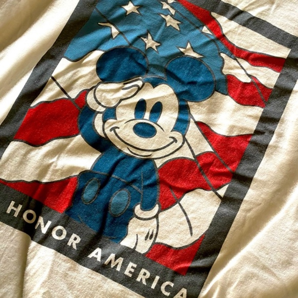 D23 ( Disneys official fan club) HONOR AMERICA tshirt🇺🇸u is ex but mens sizing